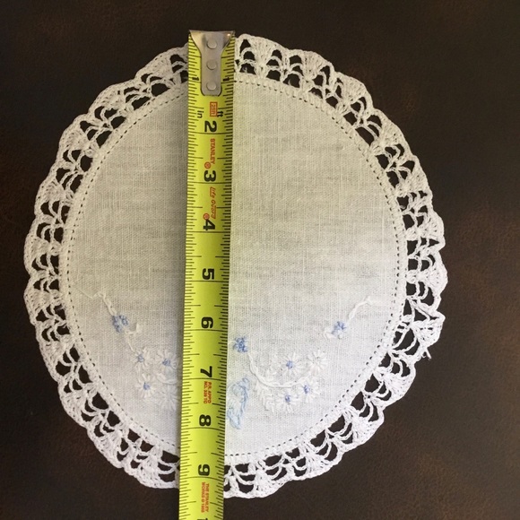 3 Vintage Handmade Doilies with Birds Hand Embroidered Crochet Lace Scallop Edge - Picture 10 of 10